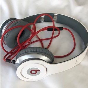 Beats by dr.dre headphones- Solo HD